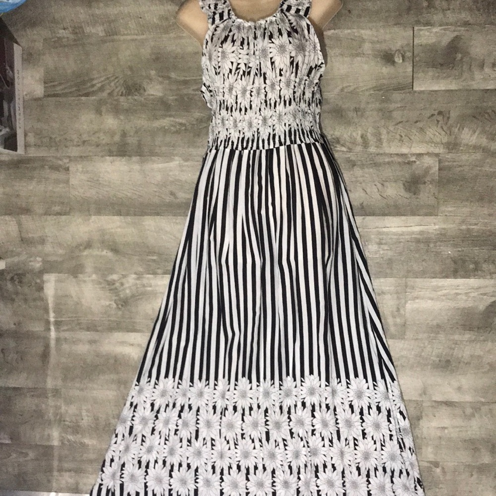 NEW Beautiful summer dress flower and stripes